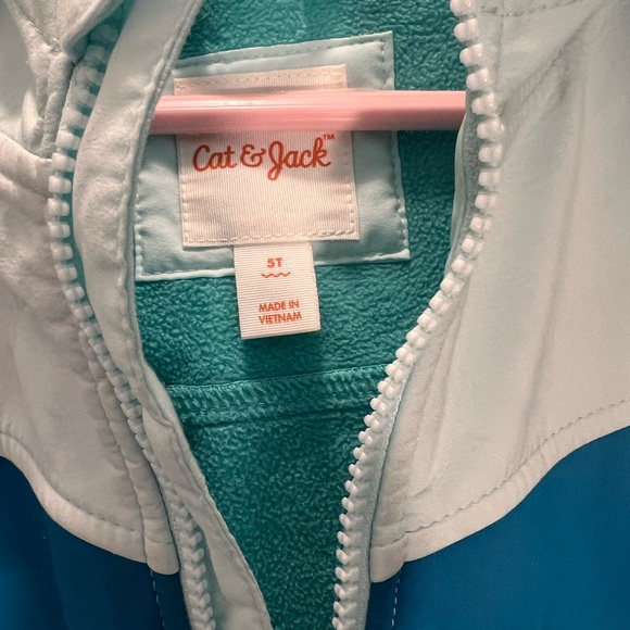 5T Cat & Jack Raincoat. - Picture 2 of 2